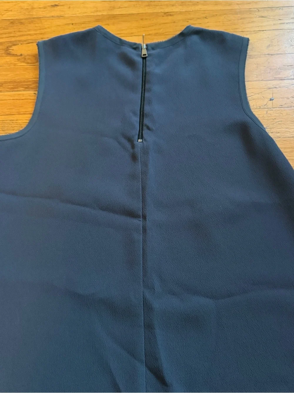 Vince Sleeveless Grey Faux Wrap Shift Dress - Picture 4 of 6